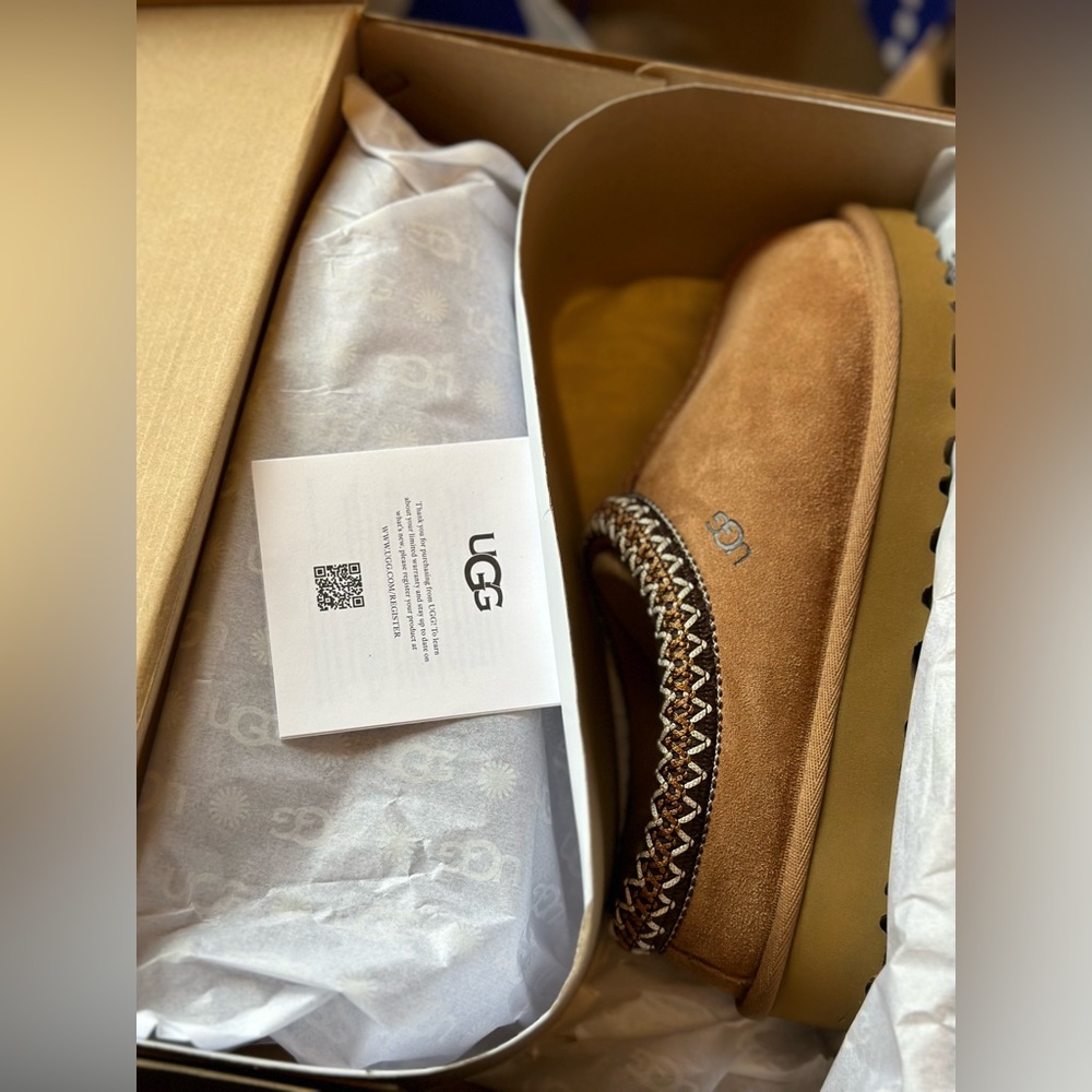 Brand New UGGs Tasman II size 7 womans